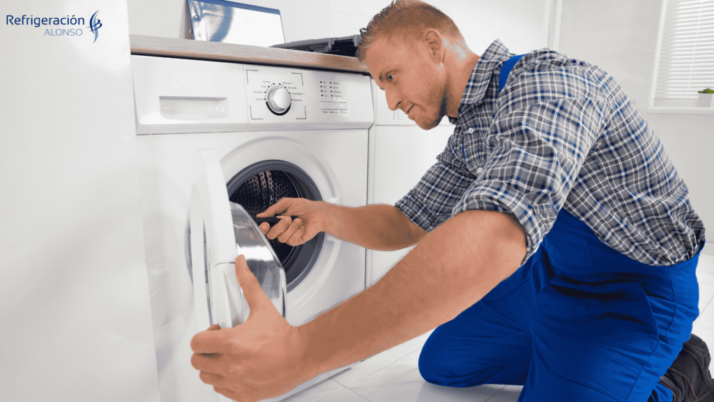 Imagen de técnico que va a reparar lavadora inverter